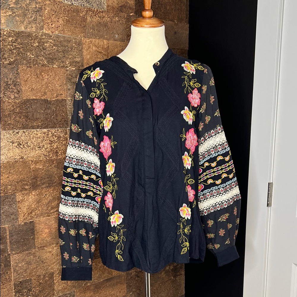 Akemi + Kin Anthropologie Navy Floral Embroidered Women's Blouse
